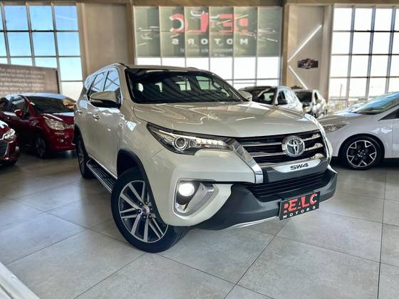 TOYOTA HILUX SW4 2.8 SRX 4X4 16V TURBO INTERCOOLER DIESEL 4P AUTOMÁTICO